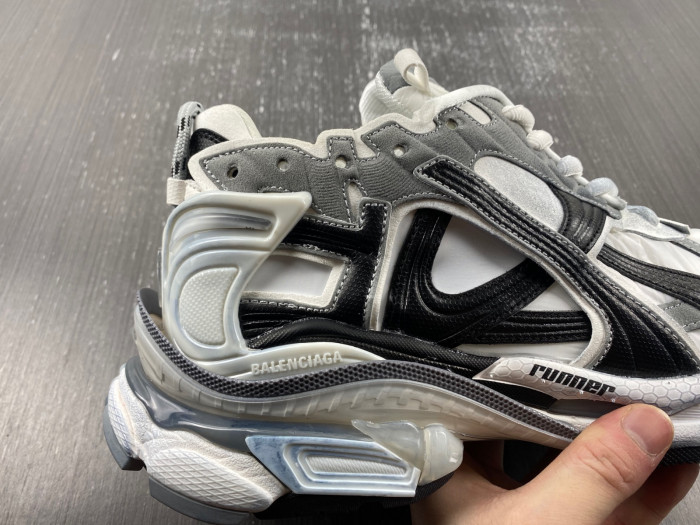 Ba*len*cia*ga runner sneaker