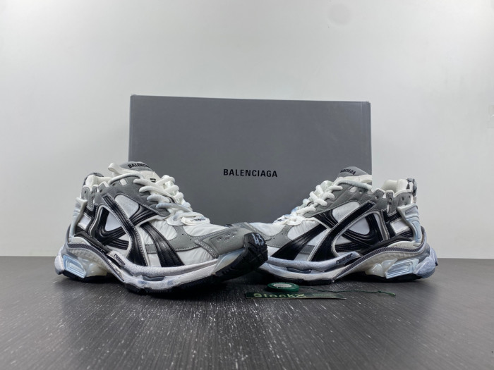Ba*len*cia*ga runner sneaker