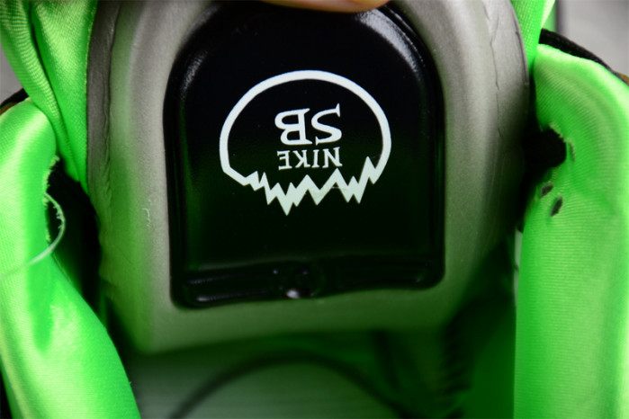 the powerpuff girls x nike sb dunk low “buttercup” fz8319-300