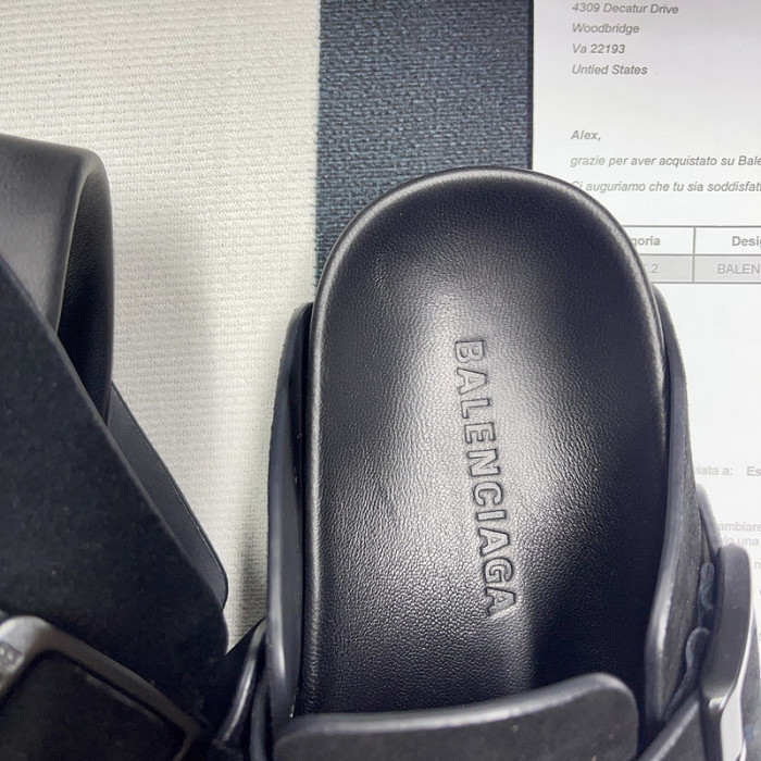 balenciag* sandal bs18