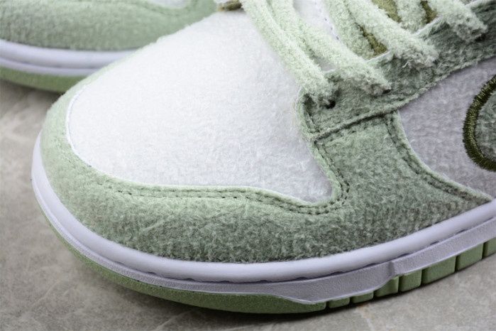 nike dunk low se fleece pack honeydew dq7579-300