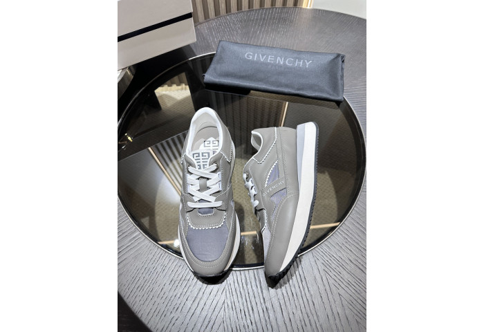 Givenchy Sneakers 660056