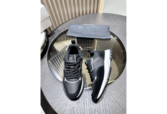 Givenchy Sneakers 660057
