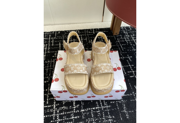 L&V sandal 230