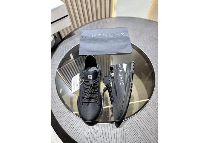 Givenchy Sneakers 660041