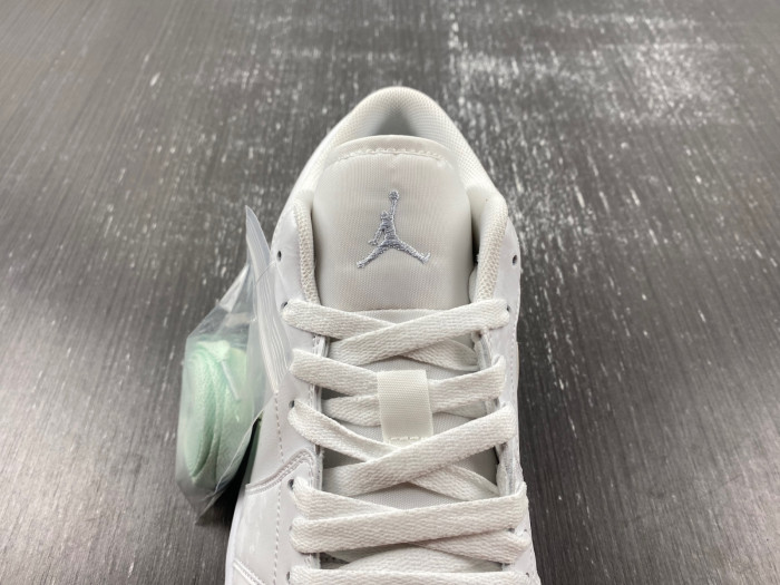 Air Jordan 1 Low GS “Glitter Swoosh” FQ9112-100