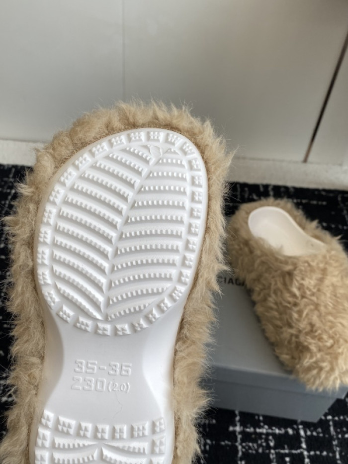 Balenciag* Sandal BS109