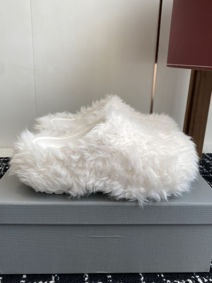 Balenciag* Sandal BS110