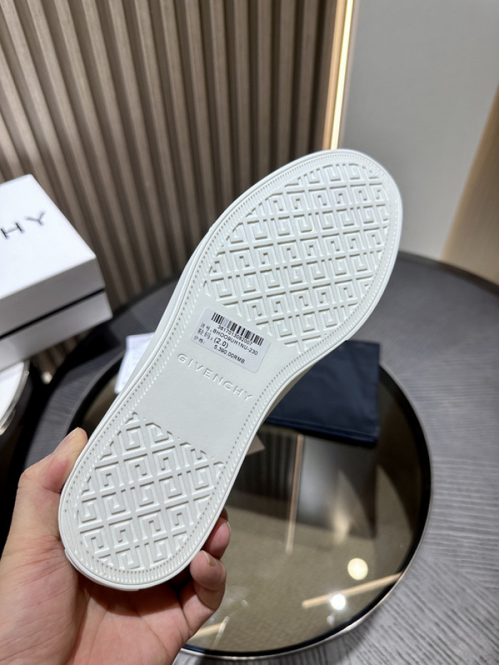 Givenchy Sneakers 660048