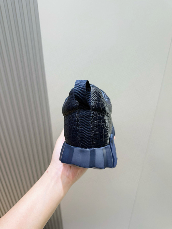 H**me5 snekaers hm102