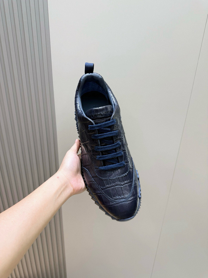 H**me5 snekaers hm102