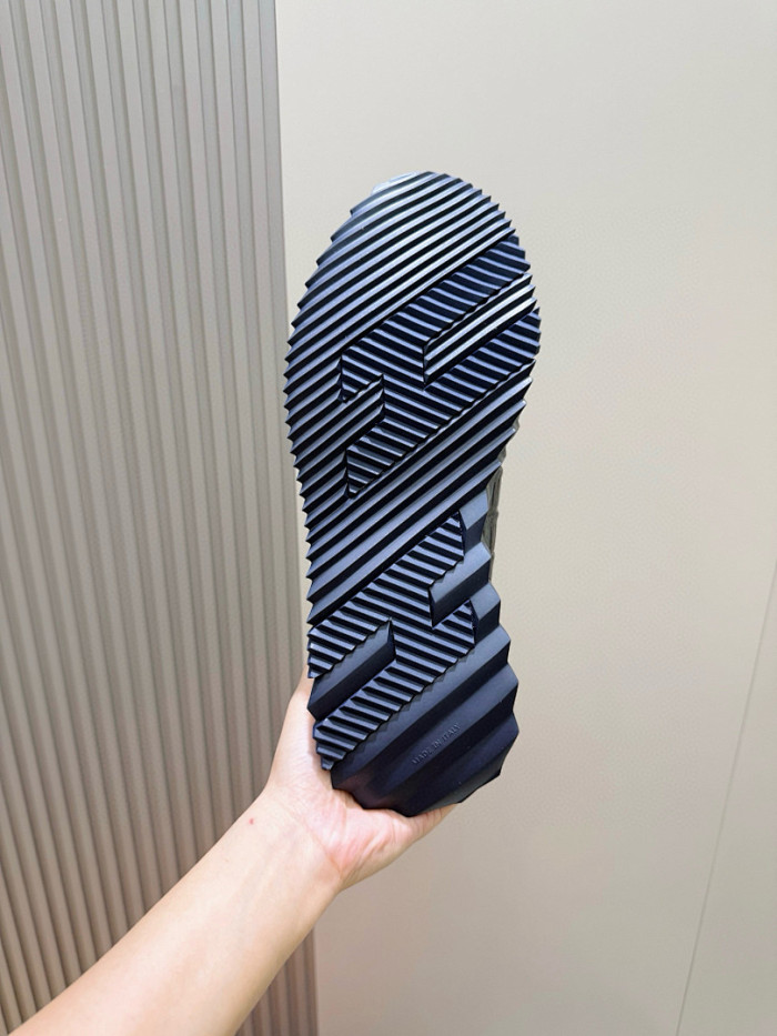 H**me5 snekaers hm102