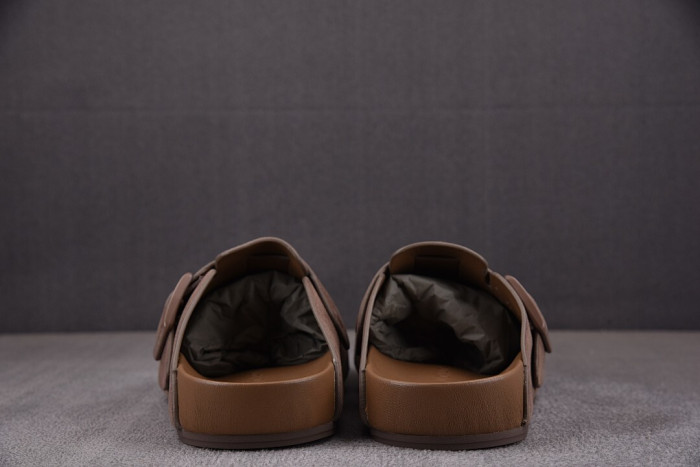 Balenciag* Sandal BS114
