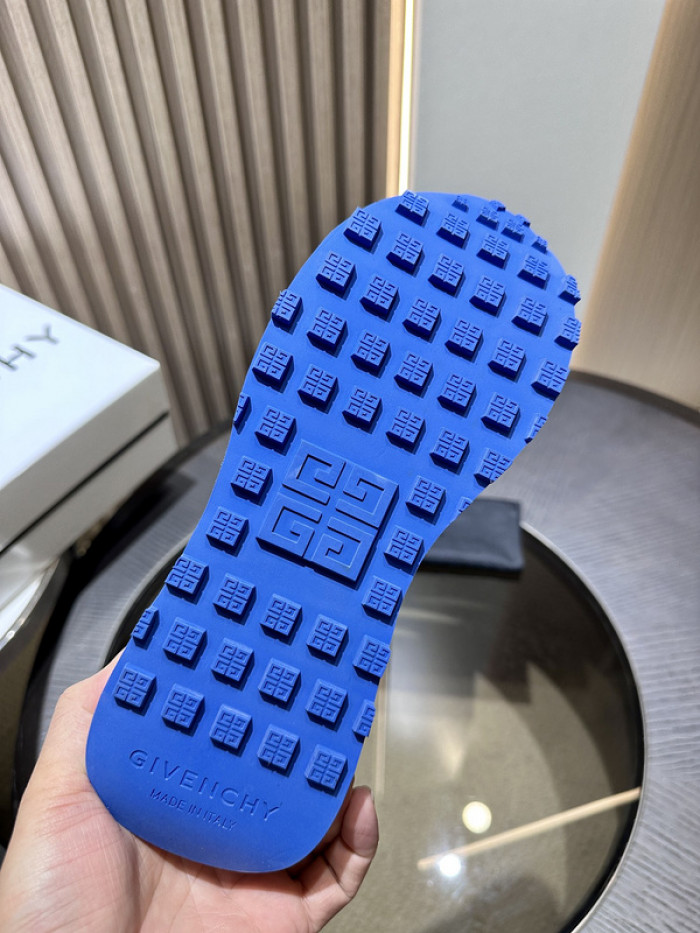 Givenchy Sneakers 660036