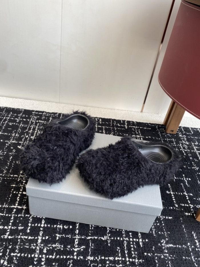 Balenciag* Sandal BS113