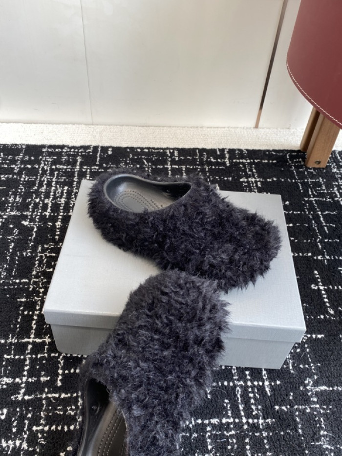 Balenciag* Sandal BS113