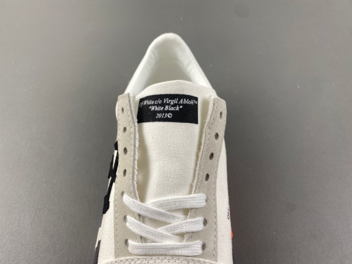 OFF-W c/o Virgil Abloh Vulc Low 1A4WTW