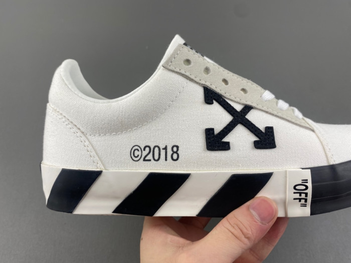 OFF-W c/o Virgil Abloh Vulc Low 1A4WTW