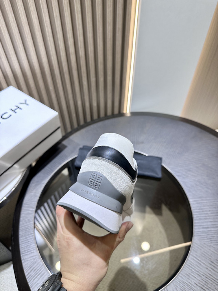 Givenchy Sneakers 660031