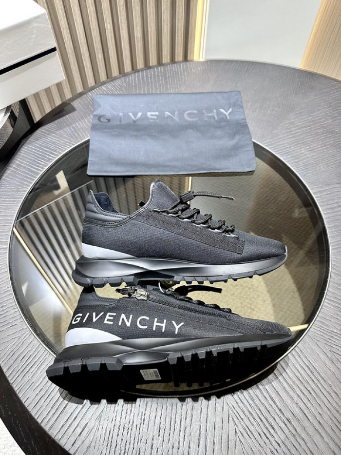 Givenchy Sneakers 660041